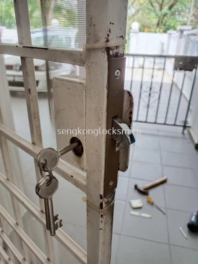 door lock installation 