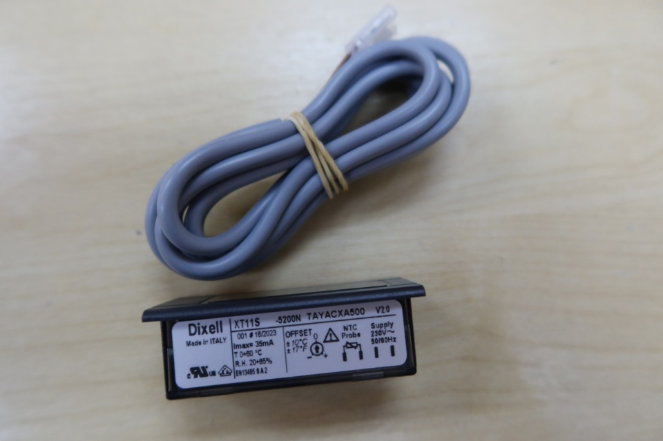DIXELL XT11S- 5200N DIGITAL CONTROLLER C/W 1 PC SENSOR (230V)