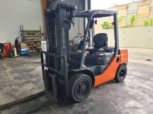 USED TOYOTA 8FD 3 TON DIESEL FORKLIFT