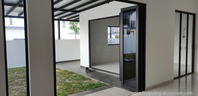 Contoh Pintu Lipat Aluminium