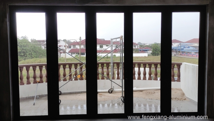 Contoh Pintu Lipat Aluminium