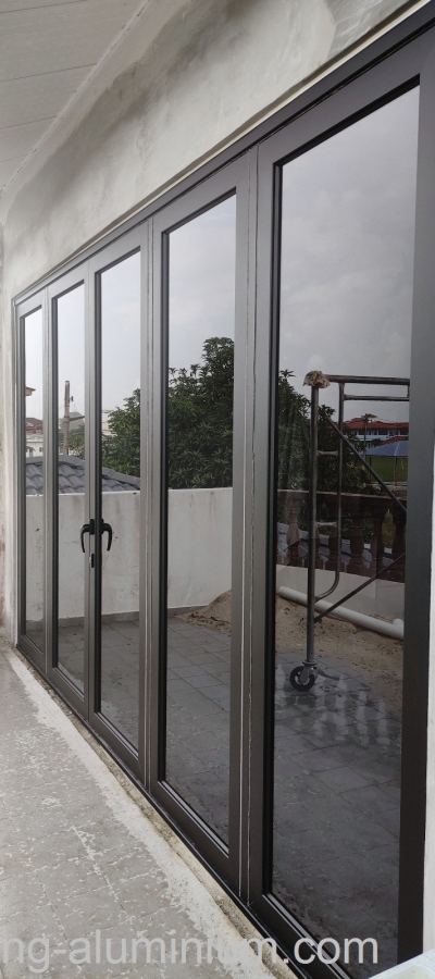 Contoh Pintu Lipat Aluminium