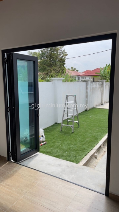 Folding door ( Heavy duty MultiLock) 3 panel @Jalan Senangin 5/17b, Bandar Tasik Senangin, Mantin, N9