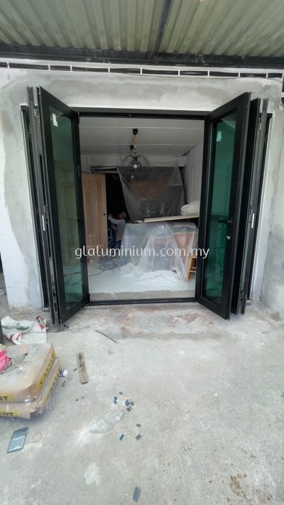 Folding door ( Heavy duty MultiLock) + 5 panels @ Bandar Tun Razak 