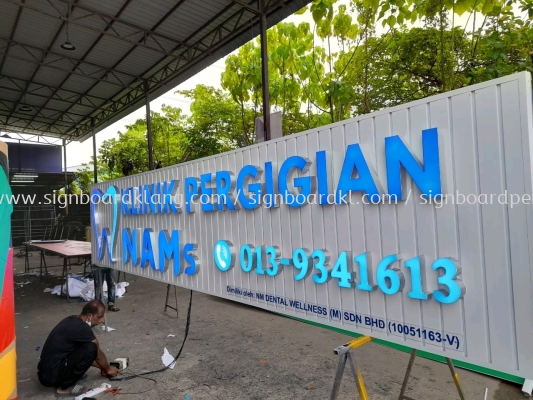 Klinik Pergigian Nams Aluminium Ceiling Trim Base With 3D Box Up LED Frontlit Lettering Signage At Kuala Lumpur 