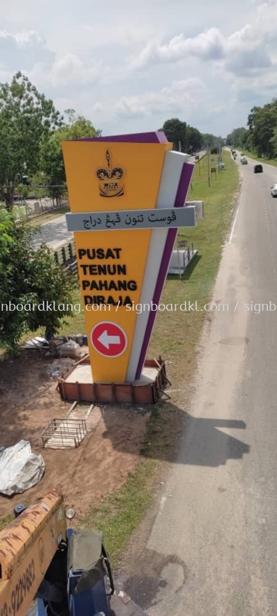 Pahang Road Side Direction Pylon Signage 