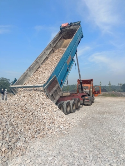 Tipper Truck - Lime Stone Transport