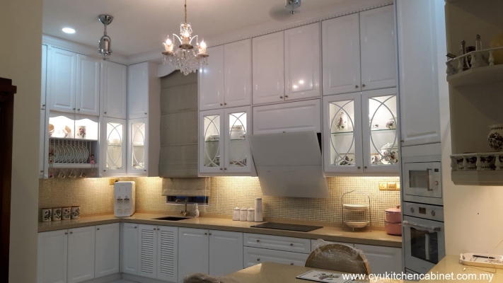 White Color Nyatoh Kitchen Cabinet