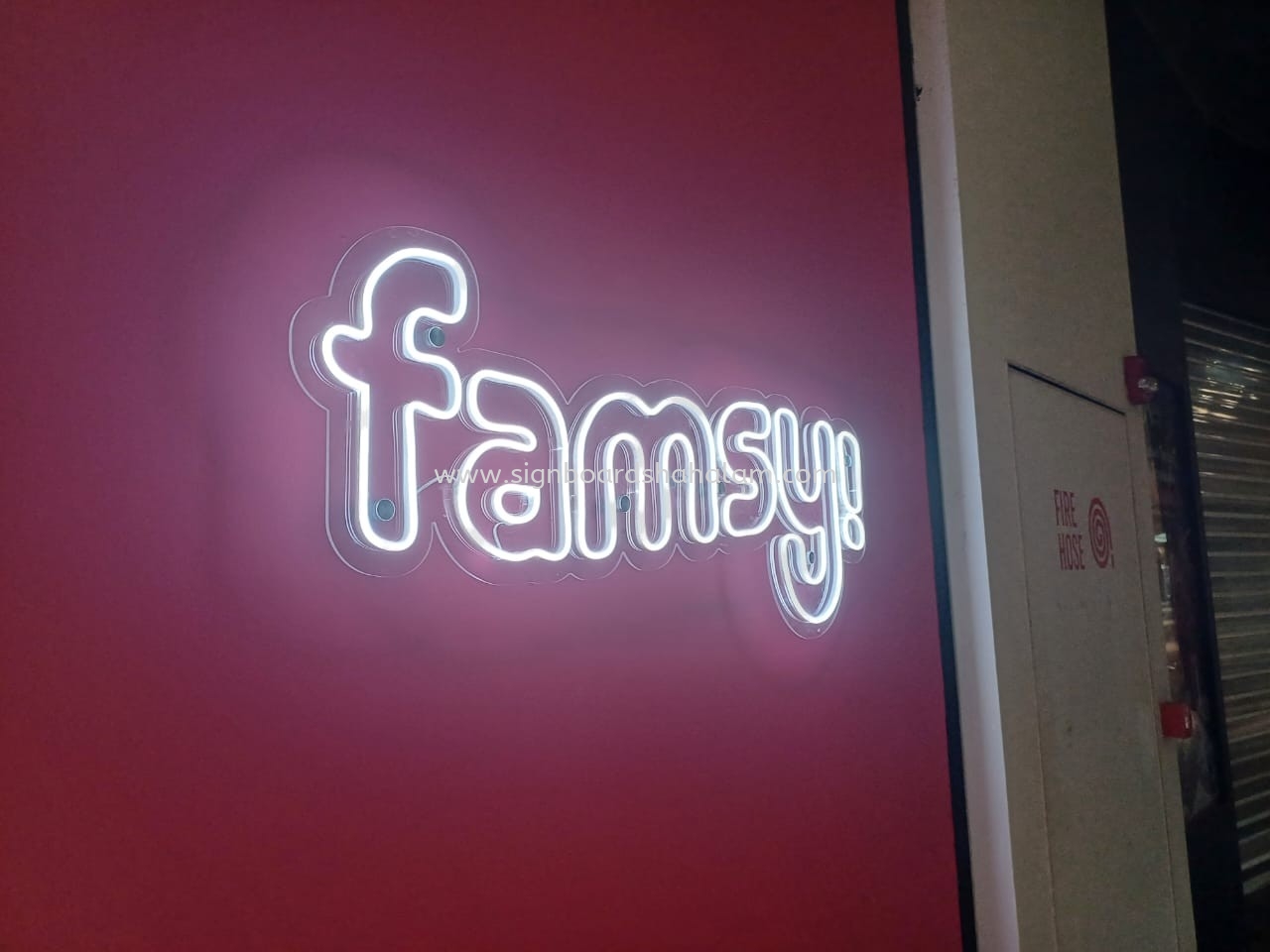 FAMSY - Neon Signage