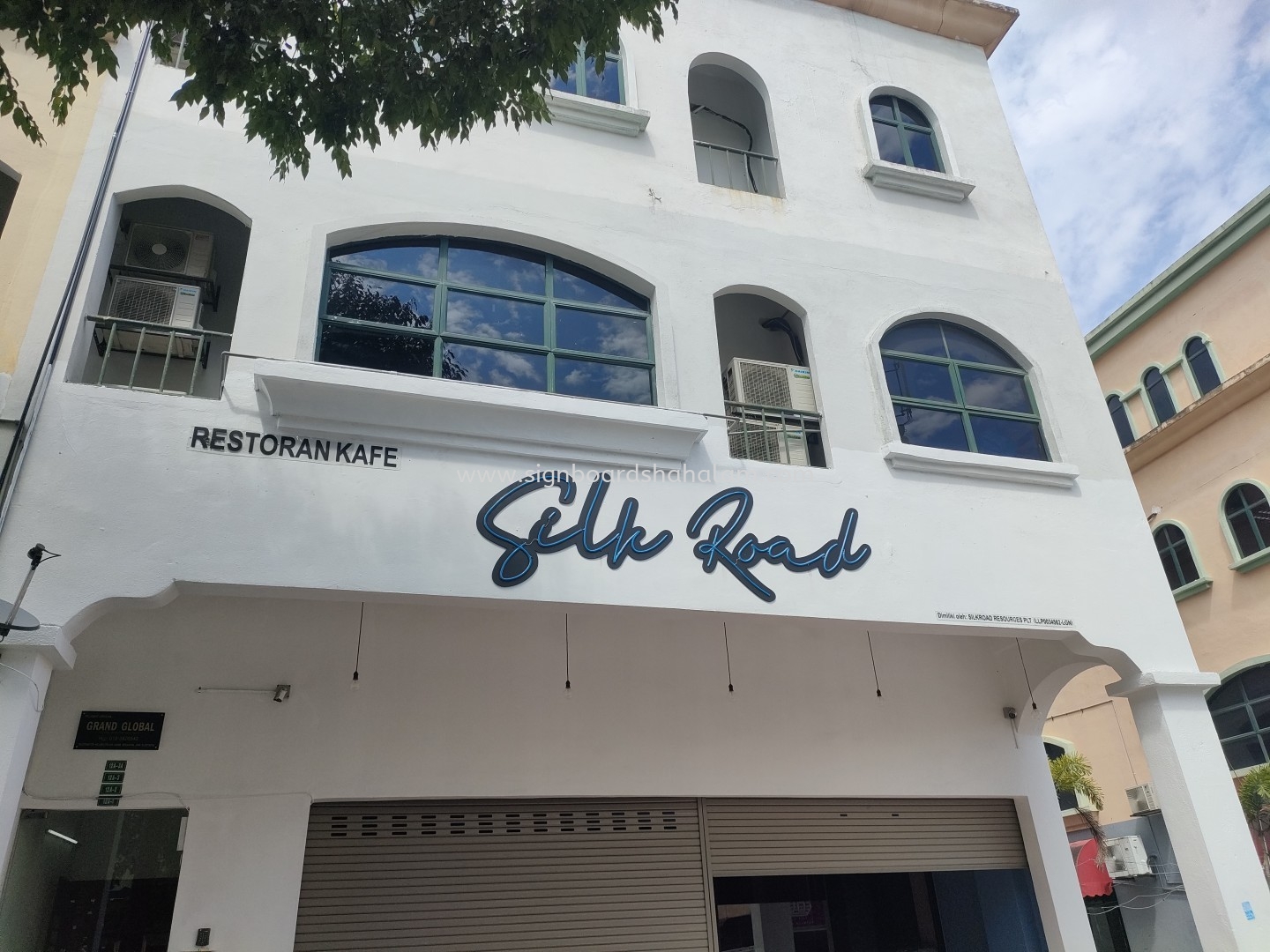 Silk Road Cafe - Neon LED Lightbar Signage at Kota Damansara