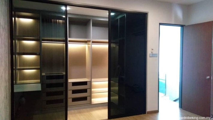 Wardrobe With Built-in Lighting Design Reference - Selangor 