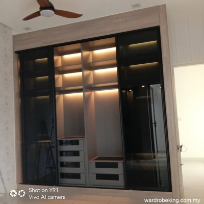 Wardrobe With Built-in Lighting Design Reference - Selangor 