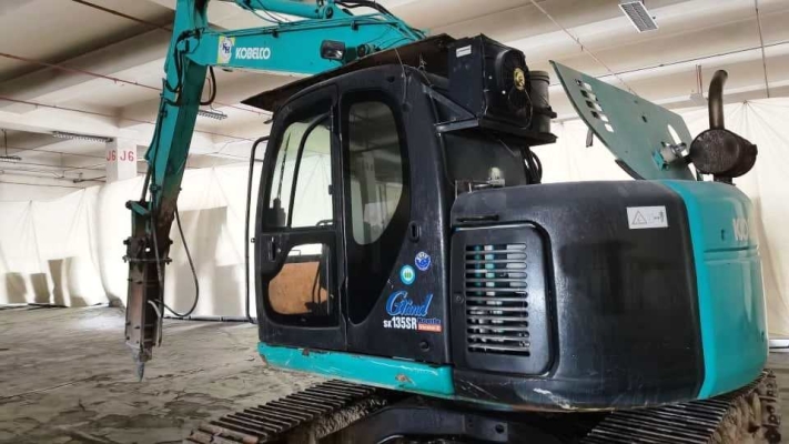 Hydraulic Excavator 135 With Hydraulic Breaker