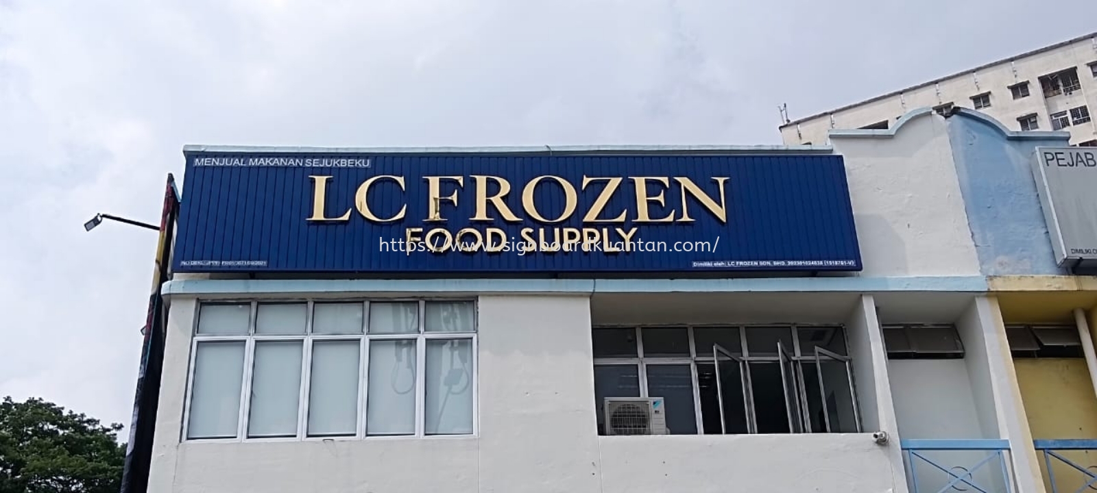 LC FROZEN FOOD SUPPLY OUTDOOR ALUMINIUM PANEL BASE 3D BOX UP STAINLESS STEEL LETTERING SIGNAGE SIGNBOARD AT TEMERLOH TEMERLOH TOWN, MENTAKAB, LANCHANG, JENDERAK, KERDAU, SEMANTAN, KUALA KRAU, KAMPUNG AWAH TEMERLOH PAHANG MALAYSIA