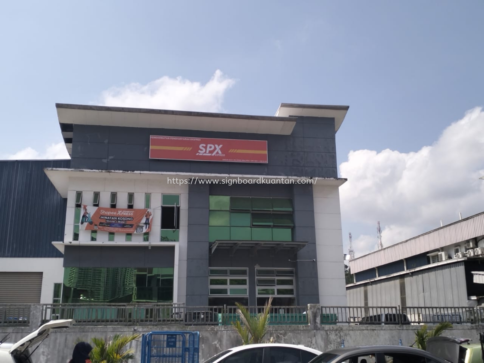 SHOPEE XPRESS OUTDOOR METAL G.I SIGNAGE SIGNBOARD AT PEKAN TOWN, KUALA PAHANG, CHINI, BEBAR, BELIMBING, CHEROK PALOH, NENASI, PALOH HINA PEKAN PAHANG MALAYSIA