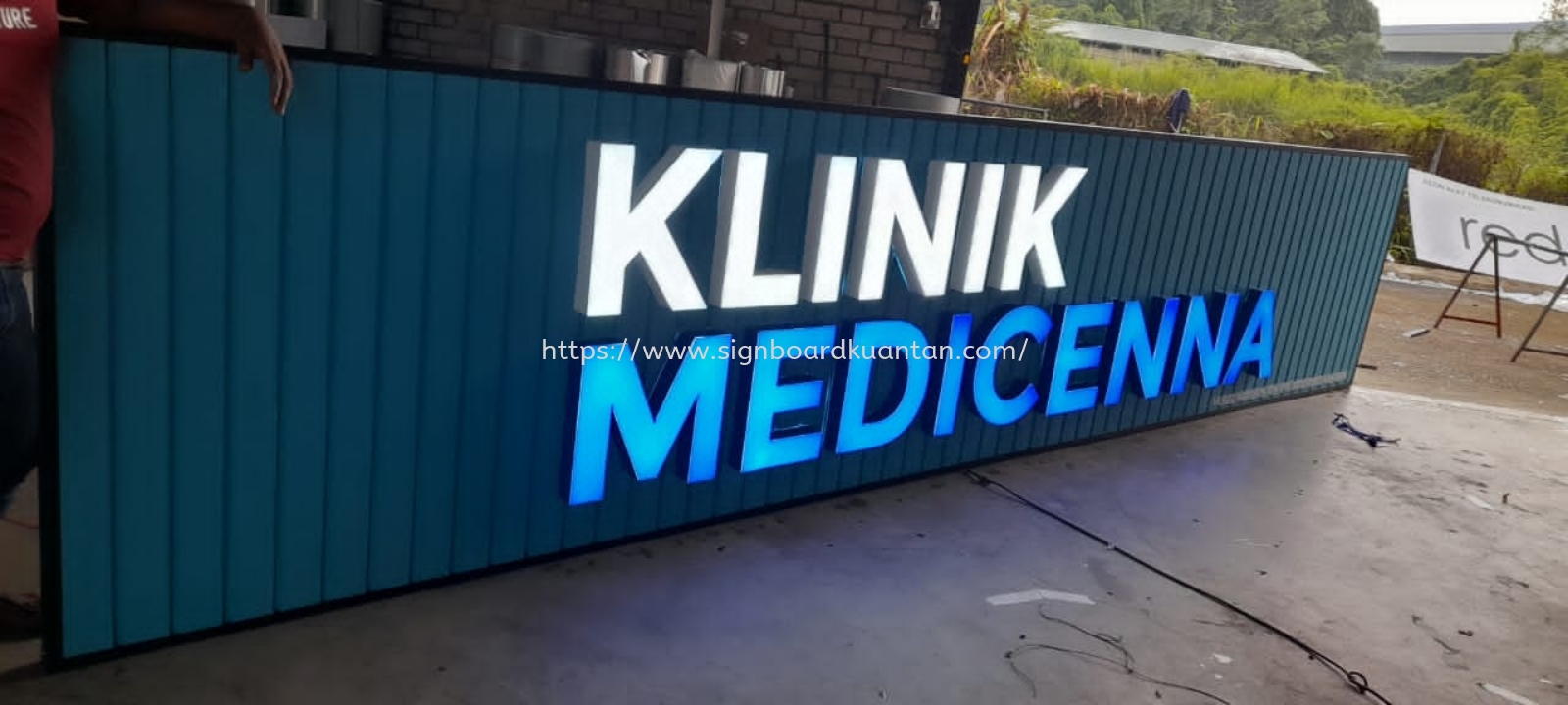 KLINIK MEDICENNA OUTDOOR ALUMINIUM PANEL 3D LED BOX UP FRONTLIT LETTERING SIGNAGE SIGNBOARD AT