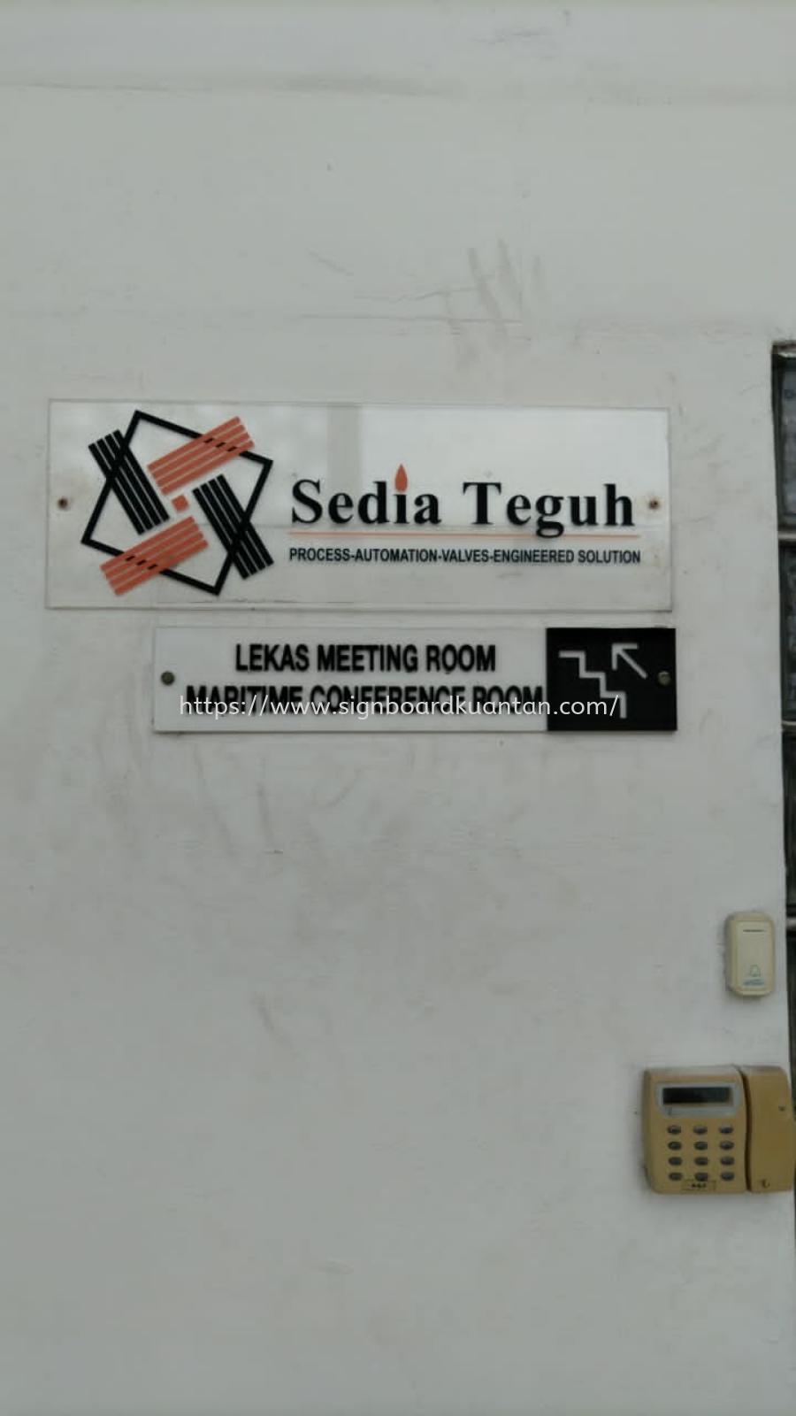 SEDIA TEGUH INDOOR ACRYLIC POSTER FRAME AT 