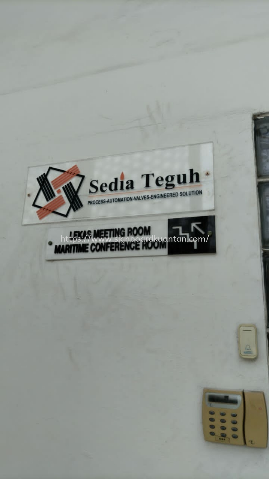 SEDIA TEGUH INDOOR ACRYLIC POSTER FRAME AT 