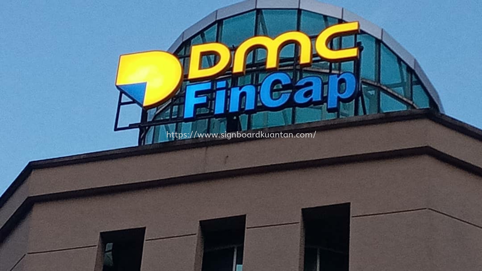 DMC FINCAP OUTDOOR ALUMINIUM BIG CONCEAL 3D LED BOX UP FRONTLIT LETTERING SIGNAGE SIGNBOARD AT