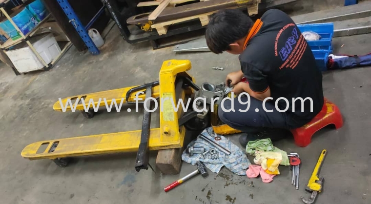 Repair Hand Pallet Truck  Hand Pallet Truck Repairing Hand Pallet Truck Repairing & Maintenance & Servicing Repair & Maintenance Services