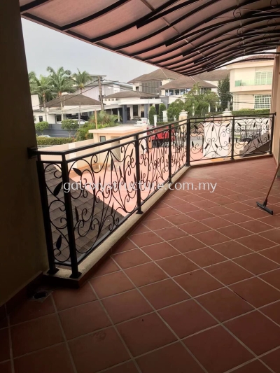 Second progress:1)To fabrication and install new custom make wrought iron powder coated staircase railing with wood handle 2)To fabrication and install new custom make wrought iron powder coated balcony /balustrade railing - Kajang