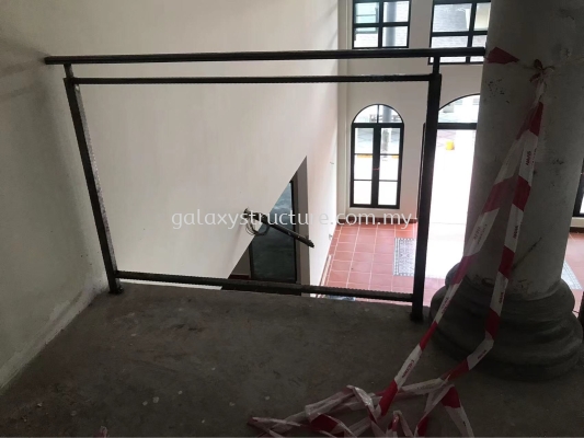 Second progress:1)To fabrication and install new custom make wrought iron powder coated staircase railing with wood handle 2)To fabrication and install new custom make wrought iron powder coated balcony /balustrade railing - Kajang