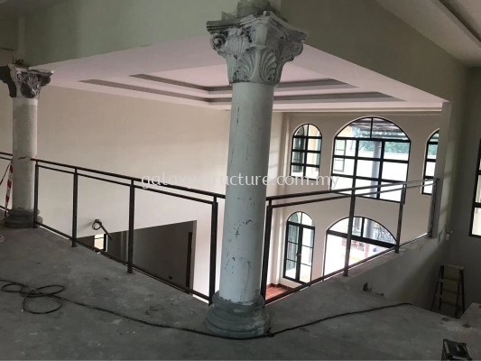 Second progress:1)To fabrication and install new custom make wrought iron powder coated staircase railing with wood handle 2)To fabrication and install new custom make wrought iron powder coated balcony /balustrade railing - Kajang