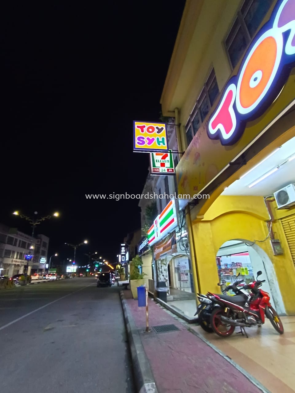 ToySYH Enterprise Double Sided Lightbox Signage at DAMANSARA, PUCHONG, SABAK BERNAM, SEKINCHAN, SEPANG, SALAK TINGGI, DENGKIL, CYBERJAYA, PUTRAJAYA, KUALA LUMPUR (KL) 