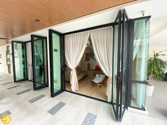 Folding door