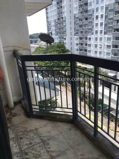 Progress done:(Apartment/condominium) 1)To dismantle old rusty mild steel balustrade/balcony/railing  2)To fabrication and install new mild steel balustrade/balcony/railing paint - Petaling Jaya 