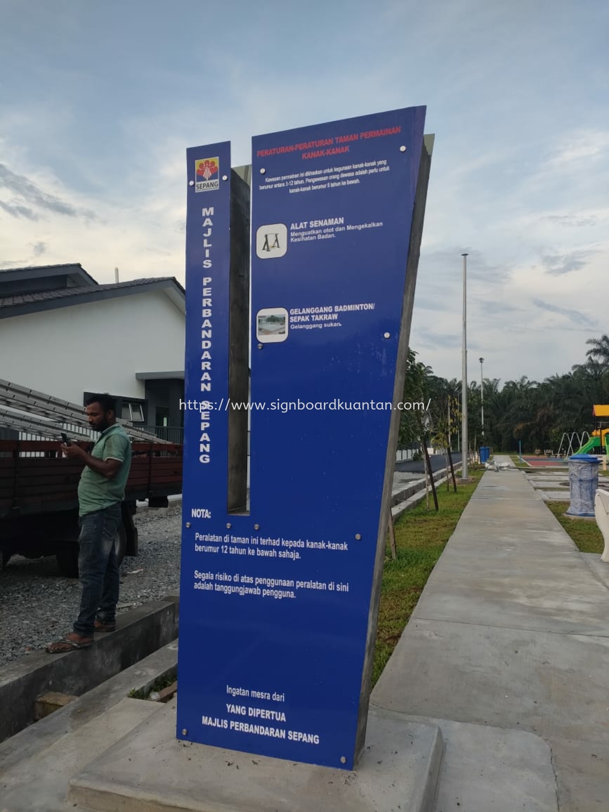 MAJLIS PERBANDARAAN SEPANG PYLON STAND SIGNAGE AT