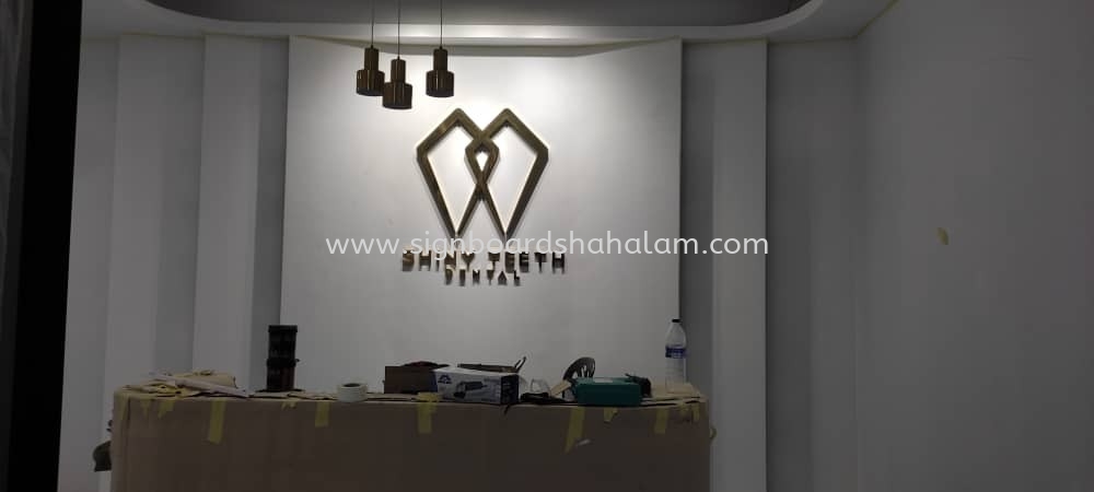 Klinik Pergigian Shiny Teeth Dental 3D Stainless Steel Gold Signage #3DLEDSignboard #Signage #3D Box Up Signage #Stainless Steel Signboard #3DSignboardMaker at Cyberjaya, Kuala Lumpur.