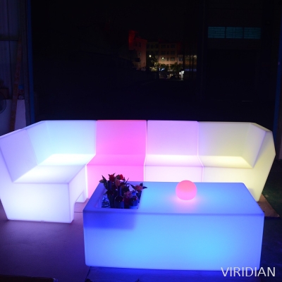 LED table and chair (100)