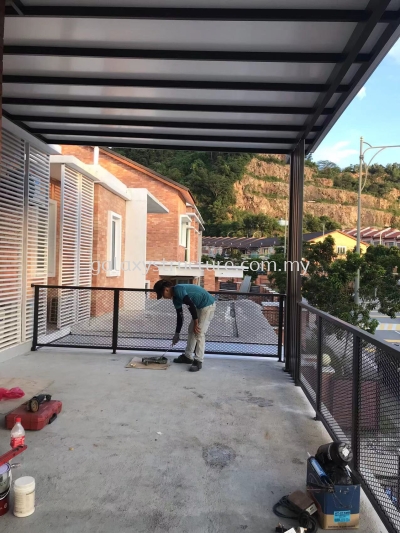 Progress done (semi d house)-1)To fabrication and install new pergola Acp awning paint with c channel structure and design hollow pillar 2)To fabrication and install new pergola Acp awning paint 3)To fabrication and install new balustrade/balcony/railing mild steel expended metal design paint - Kajang