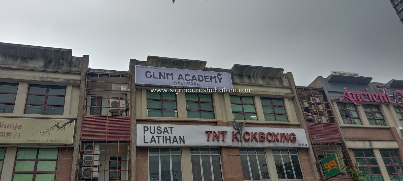 GLNM Academy #doublesidedlightbox #doublesided #lightbox #3d led boxup signbord #3dledsignboard #3dboxup #3dsignboard #3dledboxup #signboard #normalsignage at Klang, Meru, Kapar, Subang Jaya, Selangor.