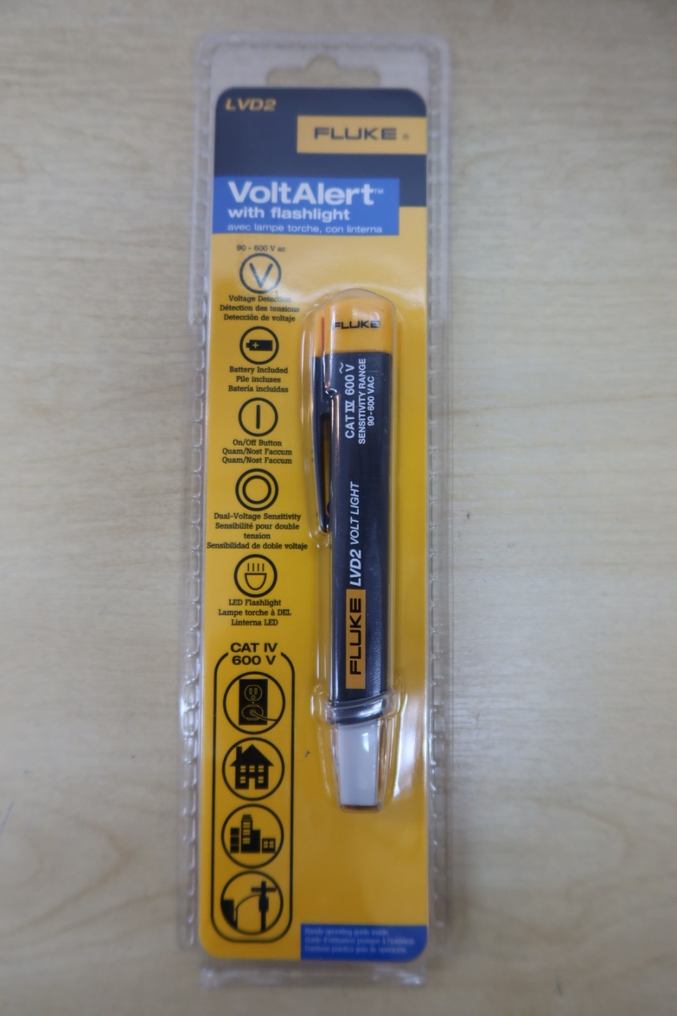 FLUKE LVD2 VOLT DETECTOR WITH FLASHLIGHT