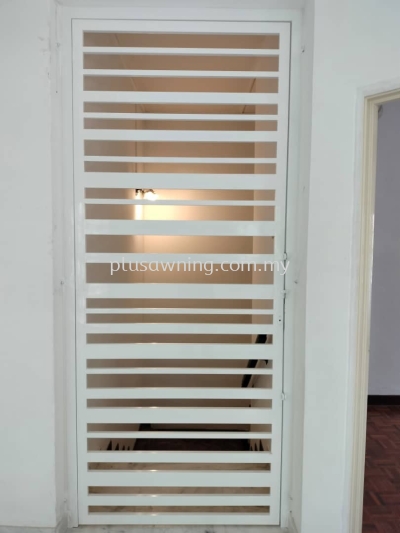 SWING DOOR GRILL @DESA DAMAI, ALAM DAMAI, KUALA LUMPUR 