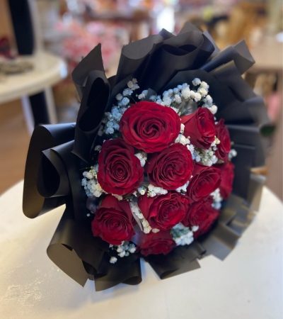 Ro 17 12 Pcs Red Roses 