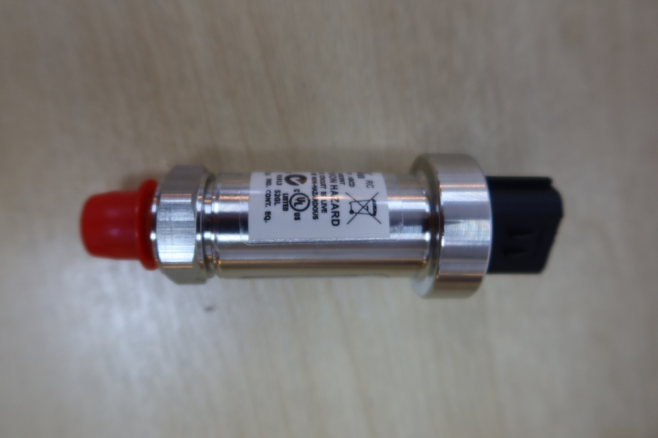 JOHNSON CONTROLS(PENN)1/4"-18 NPTF EXT. PORT 6 TO 74PSI PRE. TRANSDUCER (P/N:025W43790-112)(MEI)(NN)