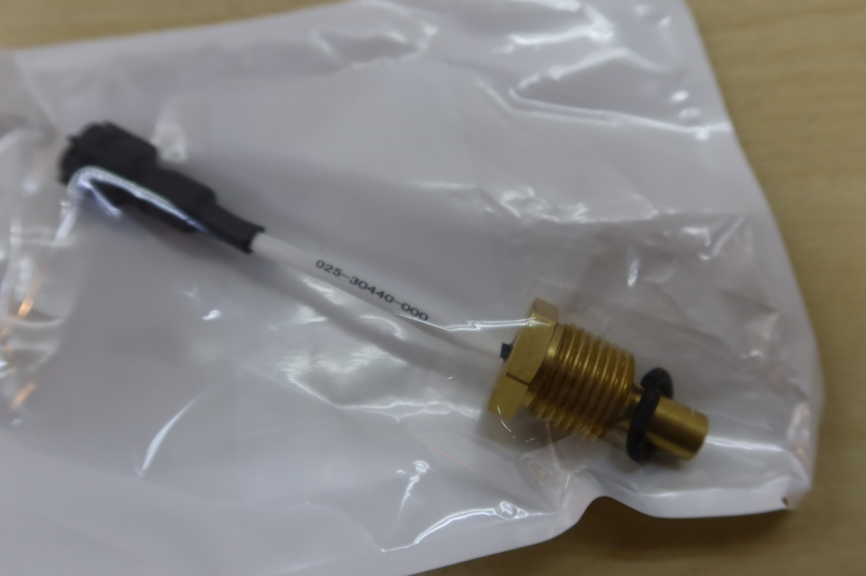 YORK OIL TEMPERATURE SENSOR (025-30440-000) (50000 OHMS @ 25 DEC C) (MEI)