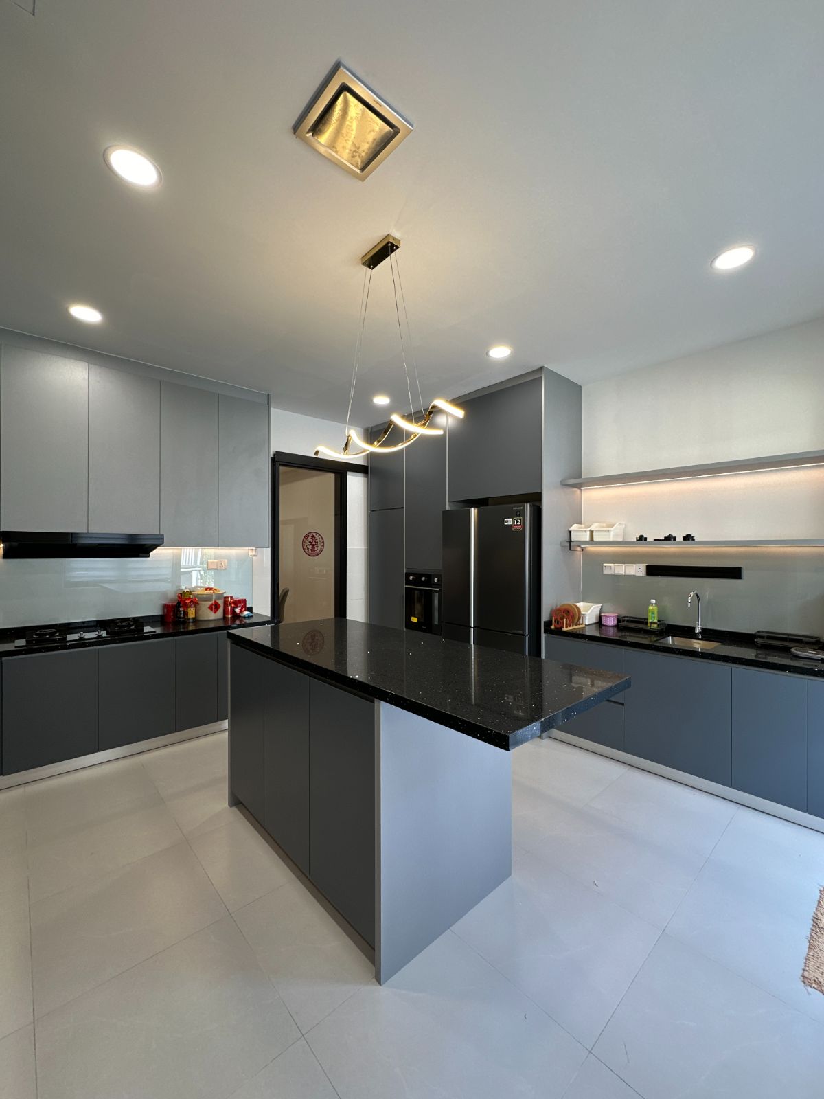 How to Choose Between Aluminum and Melamine Kitchen Cabinets