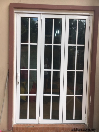 Rujukan Pintu Lipat Aluminium