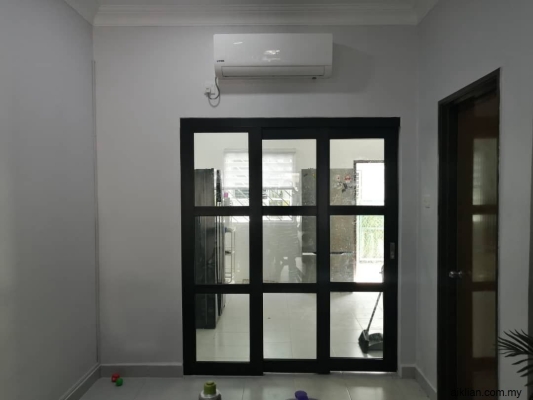 Rujukan Pintu Gantung Aluminium