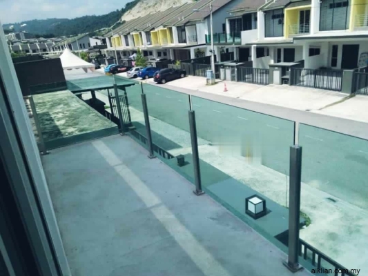 Glass Balcony Railing Reference 