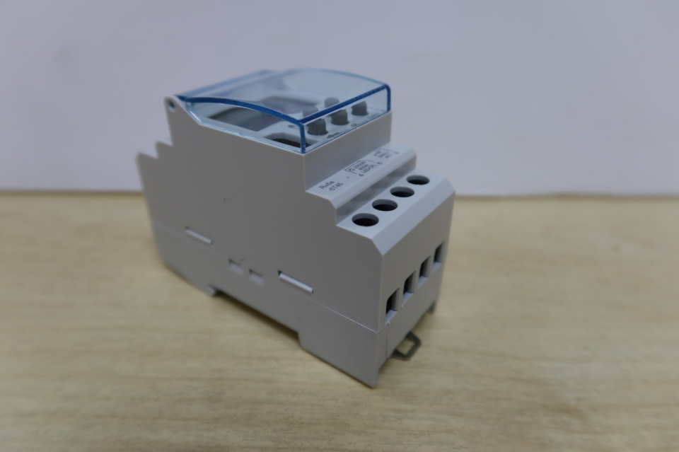 HAGER EGN103 TIMER SWITCH 1 CHANNEL 7 DAYS (230V/50/60HZ)