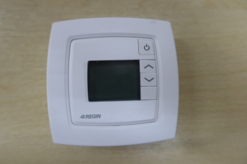 REGIN RC-C3DOC (24 V AC) REGIO ZONE CONTROLLER, 0-10V OR ON/OFF, OCCUP, DISPL, CO2, COMM, ROOM