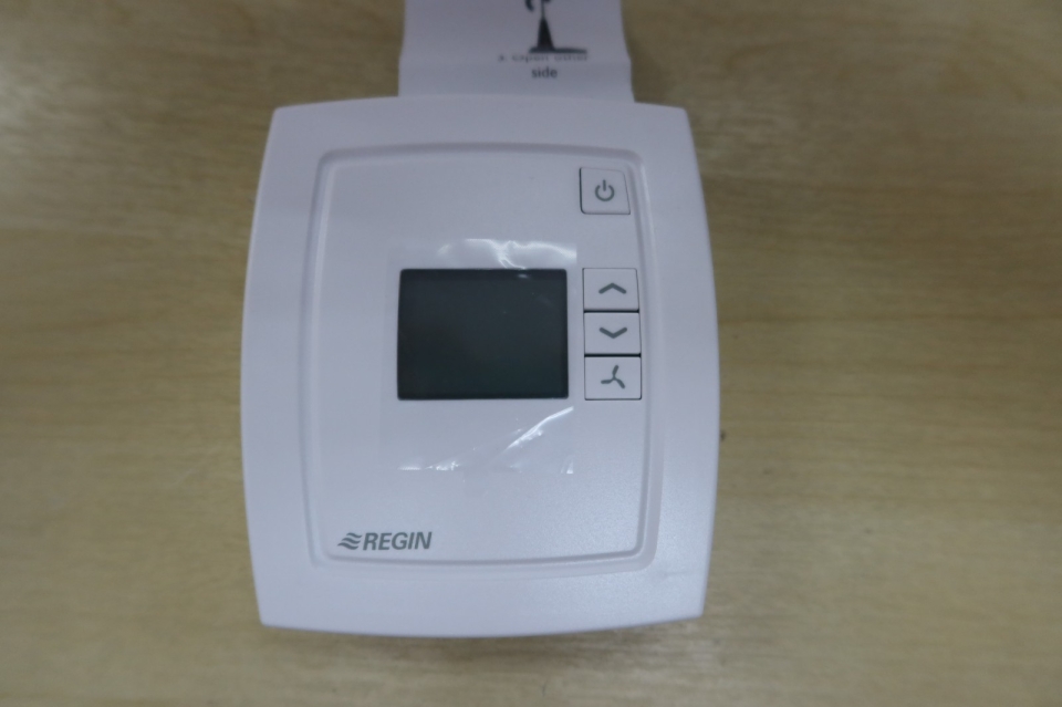 REGIN RCF-230D WALL MOUNTED LCD ON/OFF ROOM THERMOSTAT WITH FAN SPEED CONTROL (230VAC)