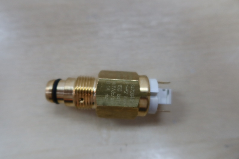 BITZER DIFFERENTIAL PRESSURE SWITCH 150BAR (48 VDC/AC) (P/N:34739401)