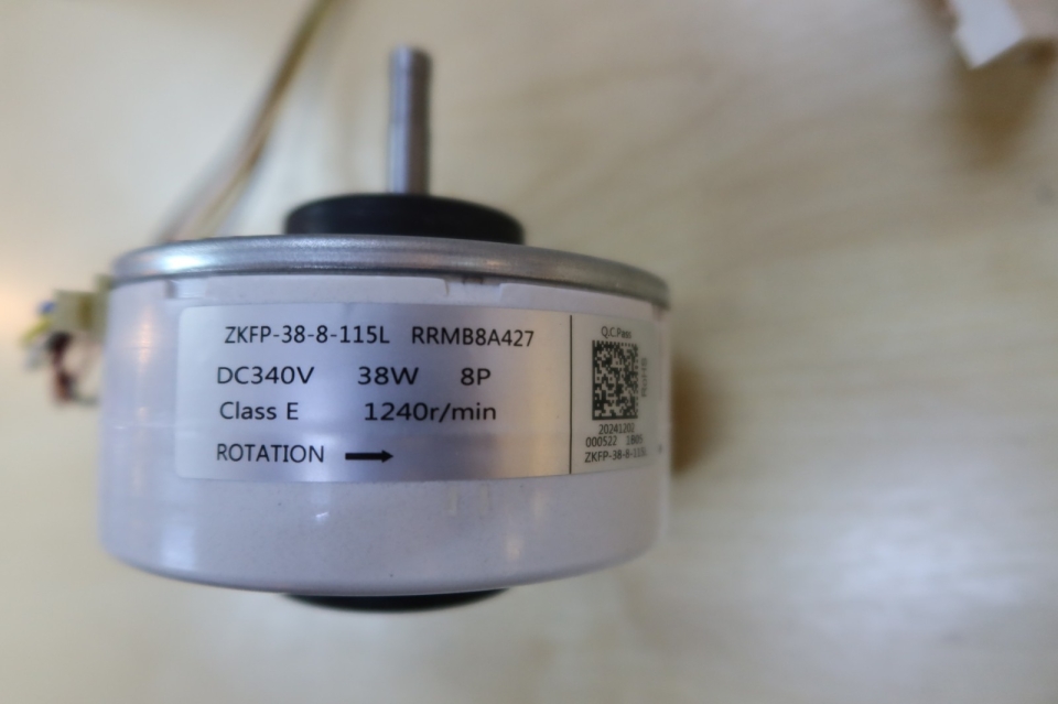HITACHI INDOOR FAN MOTOR ZKFP-38-8-115L DC340V 38W 8P CL:E (PMRAS-EH10CKT R03/ 5737110) (RAS-XJ13CK