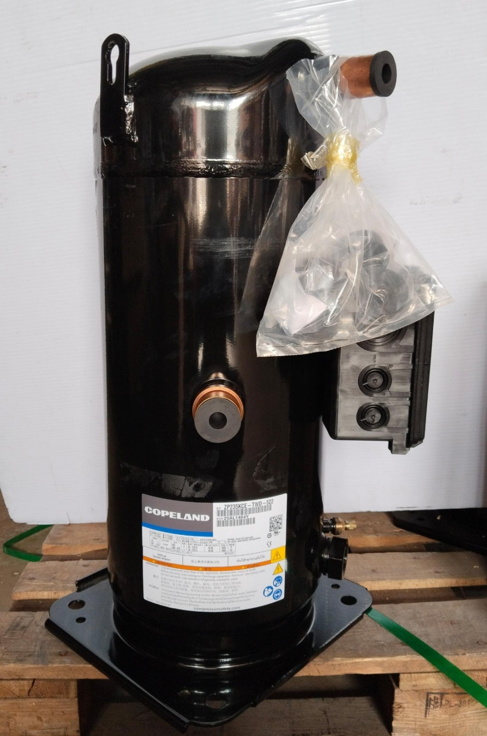 COPELAND COMPRESSOR WITH NEW LOGO OF COPELAND